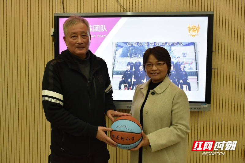 湖南小学生篮球联赛冠军_湖南省小篮球比赛_篮球联赛湖南冠军小学生是谁