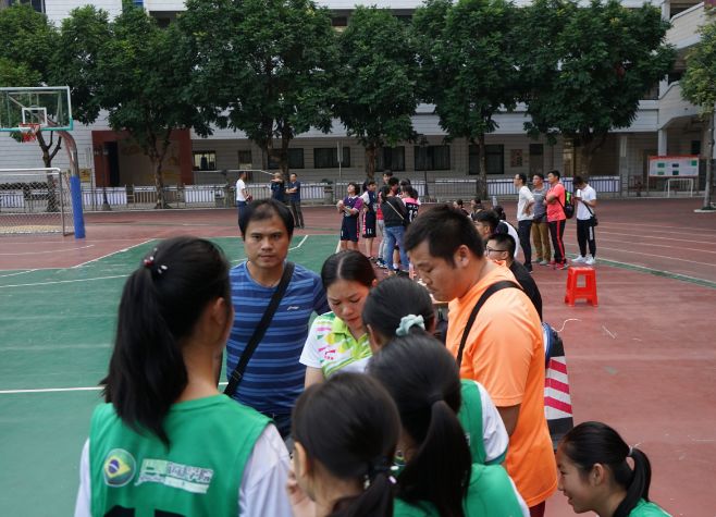 篮球规则最新比赛小学生视频_小学生篮球比赛最新规则_小学生篮球比赛规则视频