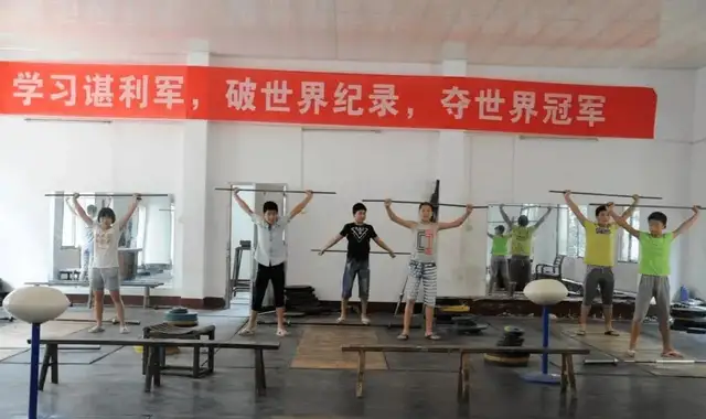 举重冠军夺冠流泪视频播放_举重运动员流泪_最爱哭的举重运动员
