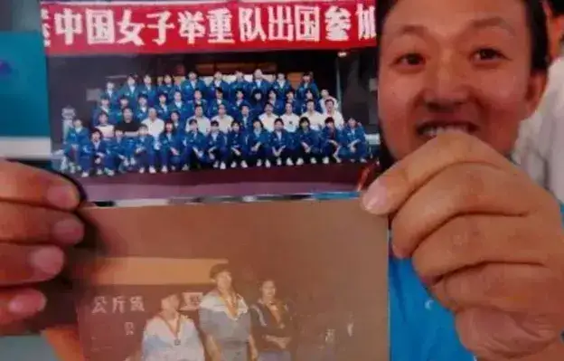 举重运动员流泪_举重冠军夺冠流泪视频播放_最爱哭的举重运动员