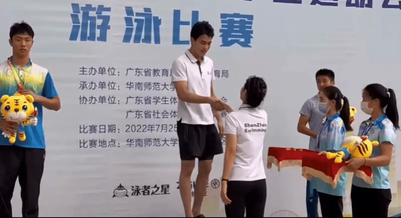 韶关第一届游泳比赛冠军_韶关户外游泳_韶关哪里有游泳培训班