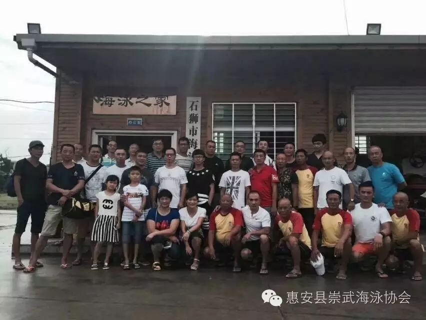 游泳的换气和手的动作_游泳换气技巧不用划手指头_游泳划手的作用