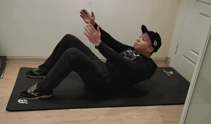瑜伽垫上的健身动作_瑜伽健身动作垫上铺什么好_瑜伽健身动作垫上有水珠