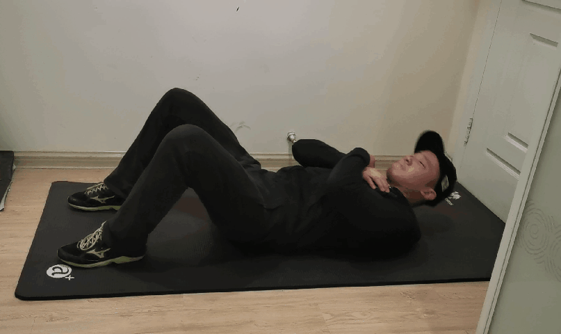 瑜伽垫上的健身动作_瑜伽健身动作垫上铺什么好_瑜伽健身动作垫上有水珠
