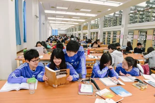 踢点球怎么踢_业余足球踢点球技巧视频教程_踢点球的技巧