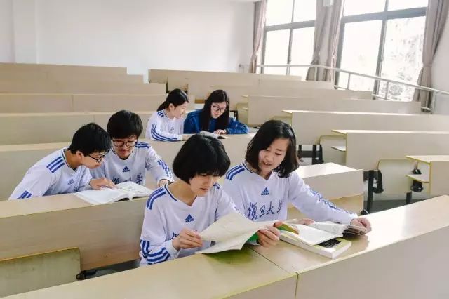 业余足球踢点球技巧视频教程_踢点球的技巧_踢点球怎么踢