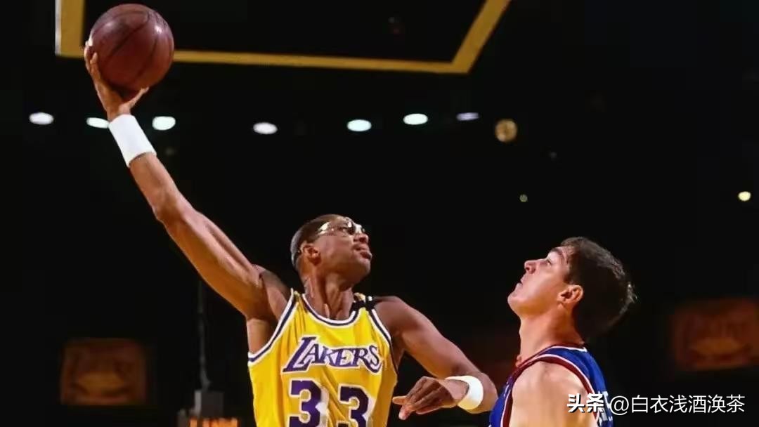 篮球图片nba图片壁纸高清_篮球图片真实_篮球最有历史的是谁啊图片