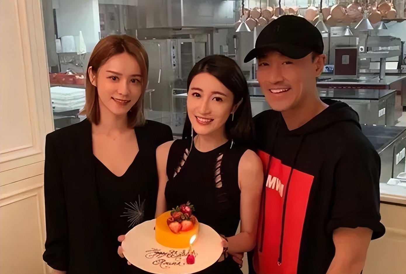 男生健身短裤_运动短裤男健身房穿_穿短裤去健身房可以吗