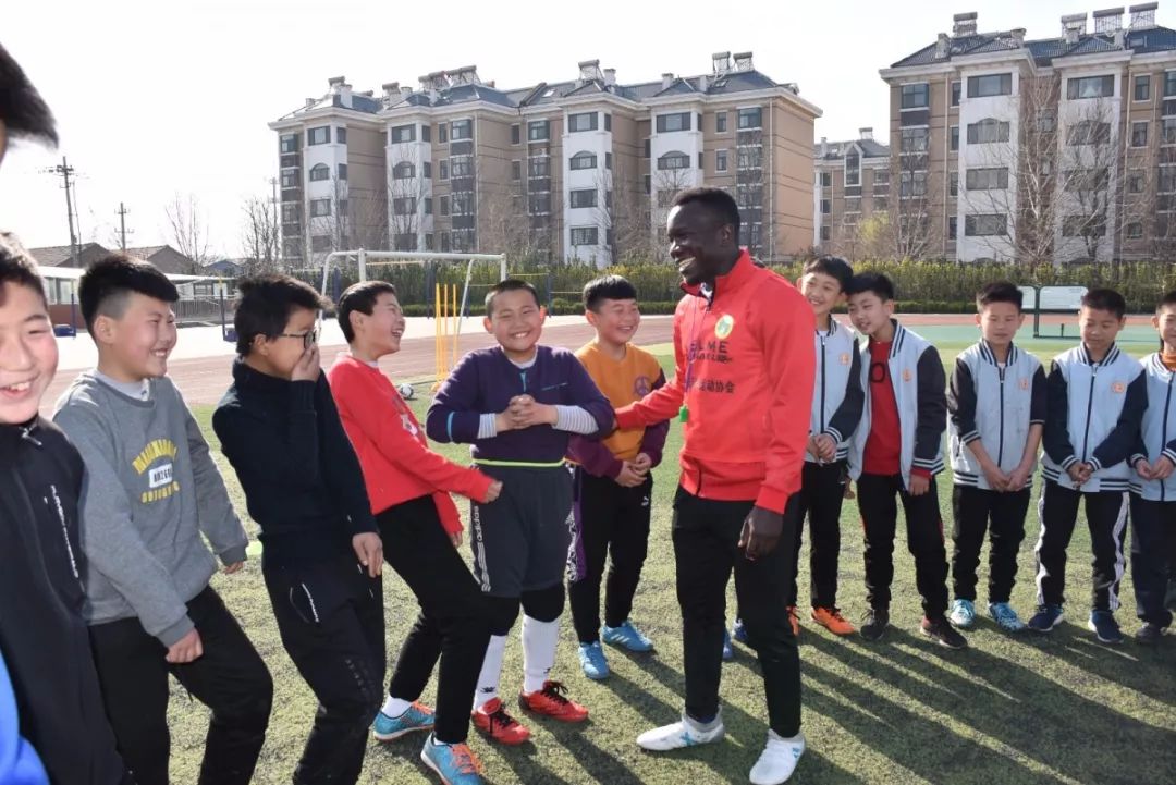 校园足球球队站位规则图片_足球比赛规则站位_足球队的站位