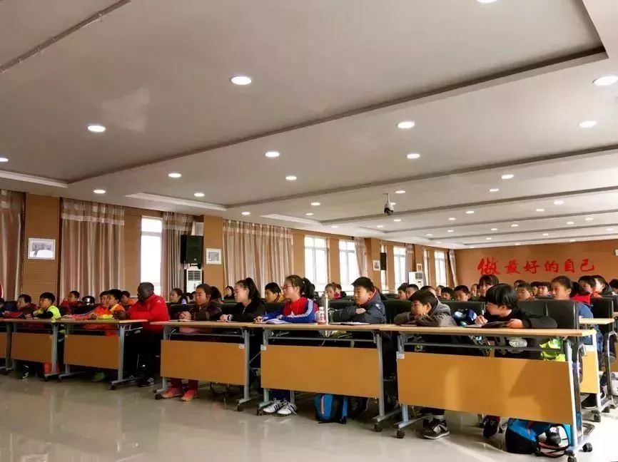 足球比赛规则站位_足球队的站位_校园足球球队站位规则图片