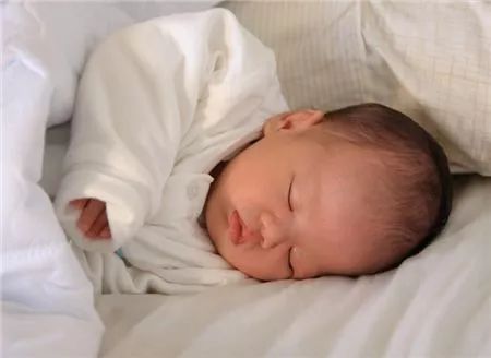 带婴儿生活小技巧_怎么带婴儿的基本知识_带婴儿的技巧