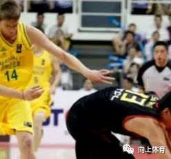 篮球打后场的规则是什么_篮球场后场_篮球后场犯规回24秒吗