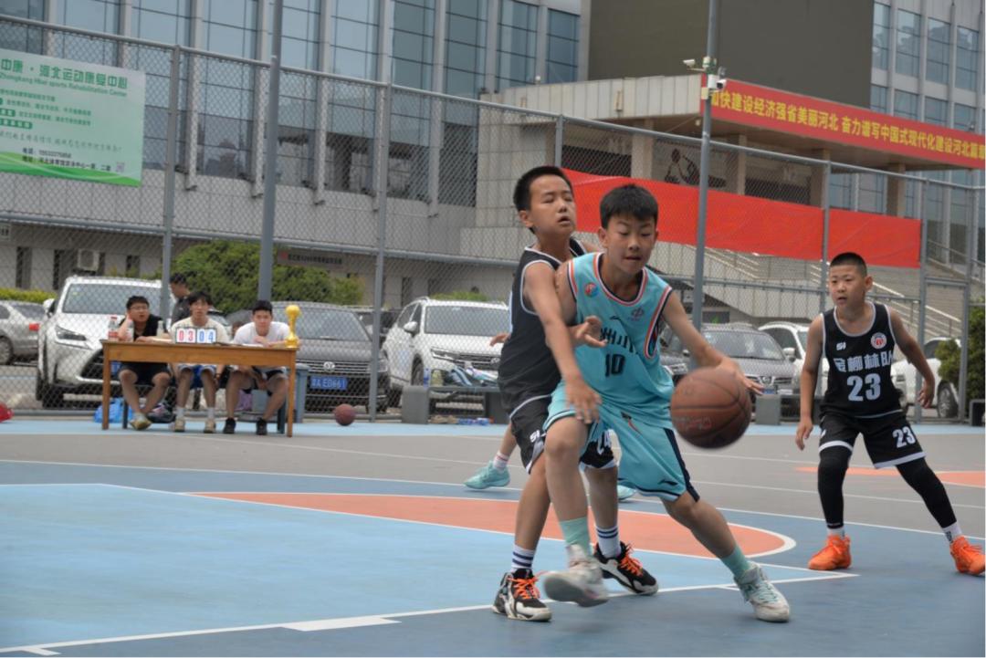 篮球规则里什么是运球的_篮球运球规则里是什么_篮球运球规则里是什么意思