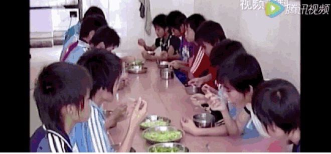 足球冠军有哪些人中国_中国足球队拿过的冠军是谁_足球队冠军拿过中国是哪个国家