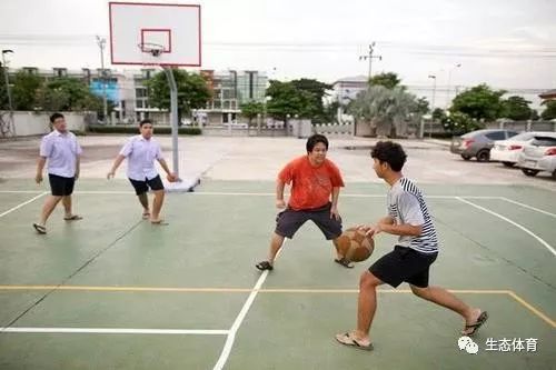 篮球底线球发球规则_新篮球底线发球规则是什么_篮球底线发球时间限制