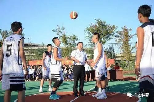 新篮球底线发球规则是什么_篮球底线发球时间限制_篮球底线球发球规则