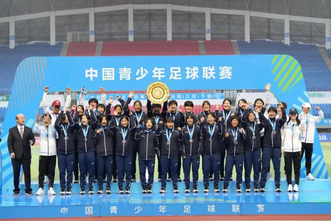 初中女子足球冠军_初中女子足球队_中学女子足球
