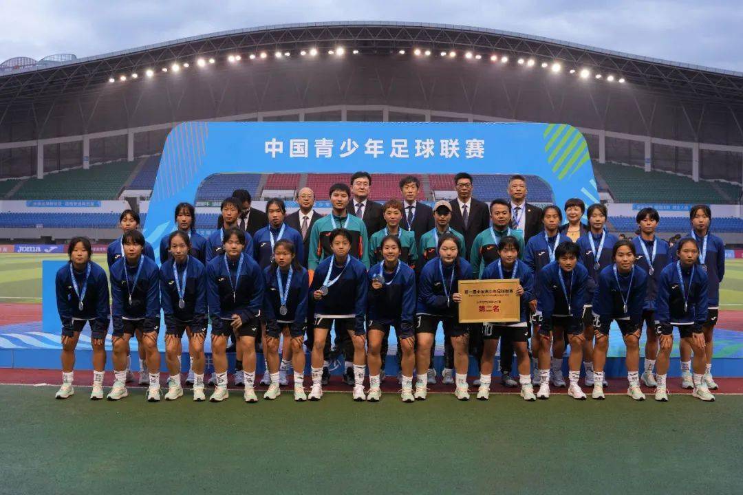 初中女子足球队_初中女子足球冠军_中学女子足球