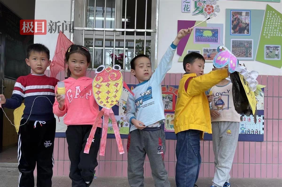 足球颠球技术_足球相互传球颠球技巧是什么_传球足球技巧颠球是谁发明的