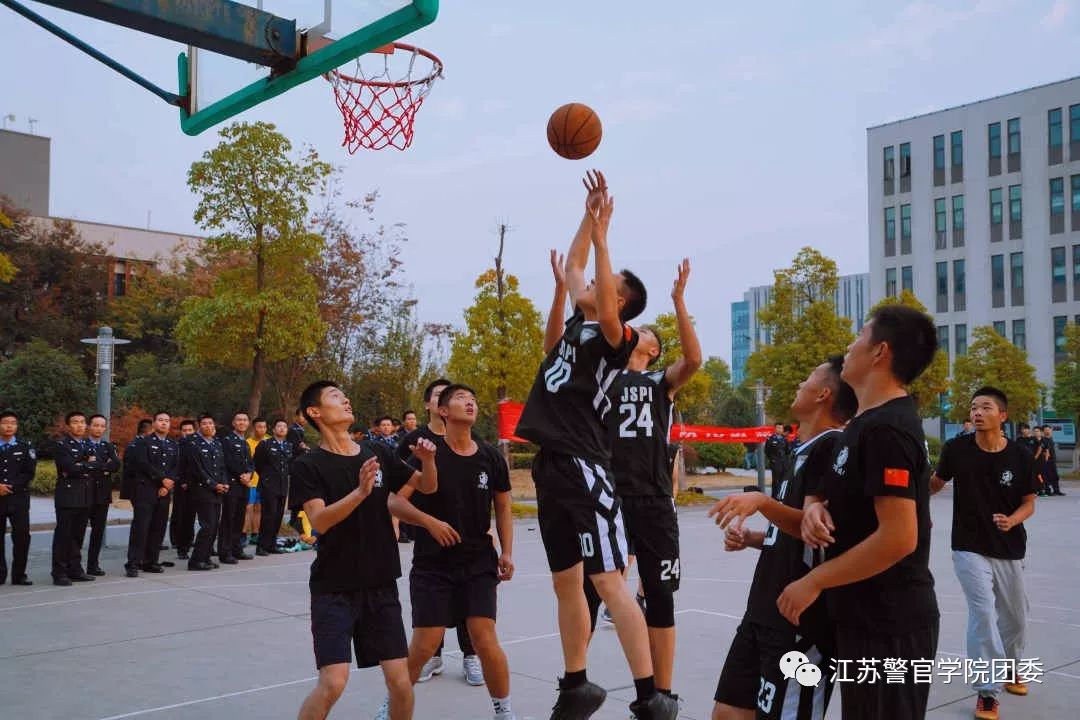 暂停篮球规则换人违法吗_暂停篮球规则换人犯规吗_篮球规则何时暂停换人