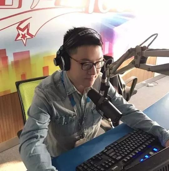 烟台游泳港男子冠军是谁呀_烟台港男子游泳冠军是谁_烟台游泳比赛