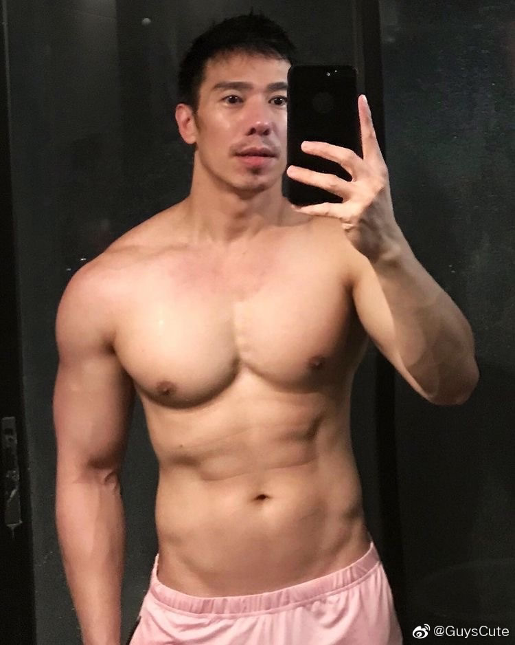 泰国健身帅哥肌肉熟男Richard Ariel 肌肉大叔