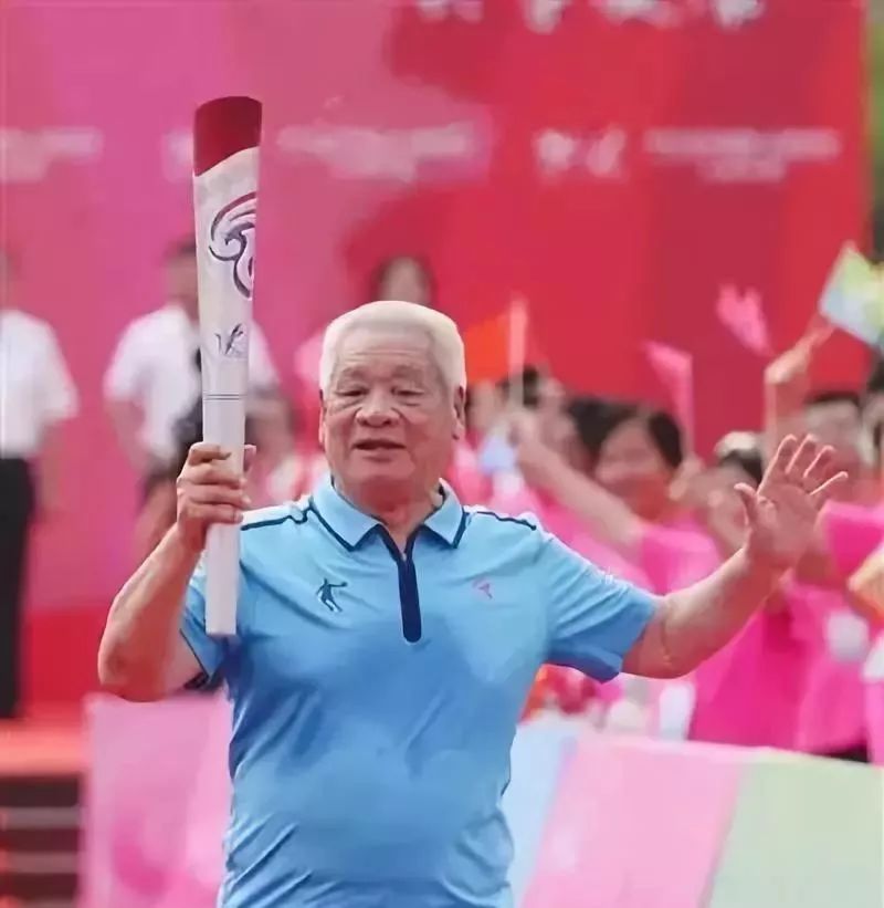 游泳世界冠军_世界冠军教你游泳_游泳冠军第一人