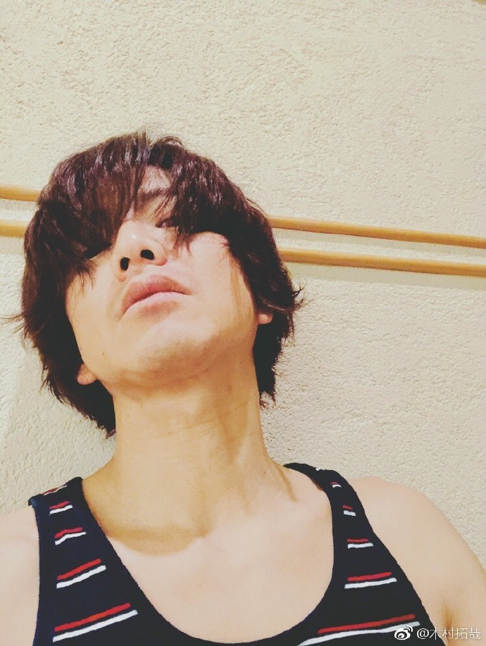 中年男明星的倔强，潘粤明健身的样子过于真实了