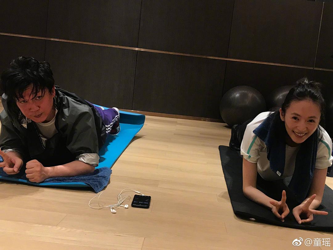 中年男明星的倔强，潘粤明健身的样子过于真实了