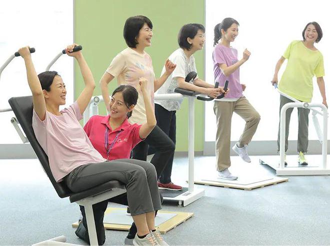 中年人健身房健身步骤_中年人健身房运动程序_中年健身