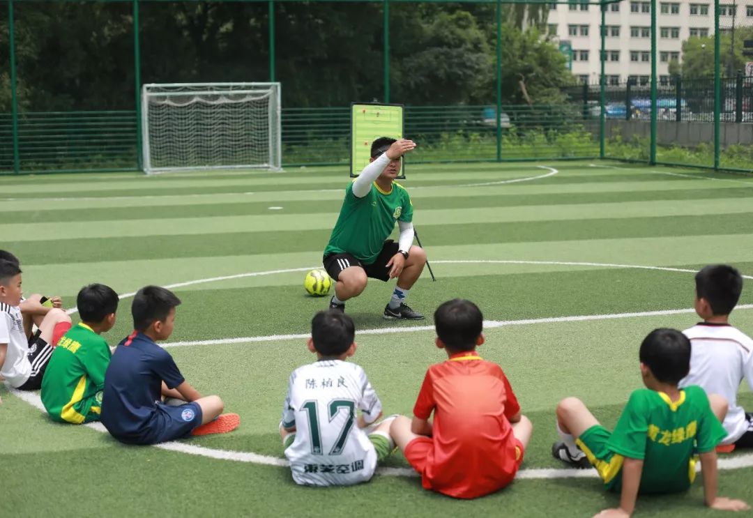 少年学击剑_青少年击剑比赛视频_青少年击剑小技巧