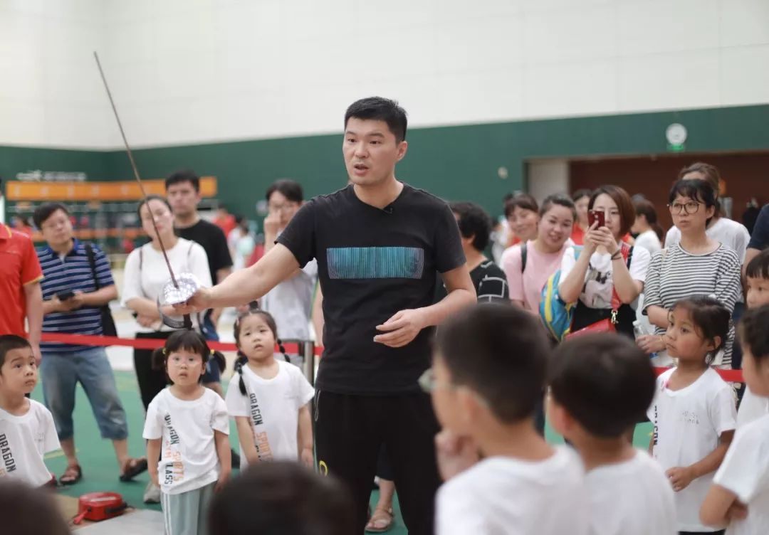 青少年击剑比赛视频_少年学击剑_青少年击剑小技巧