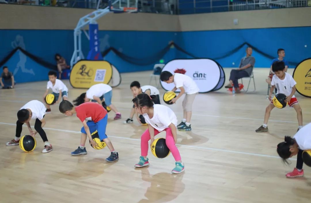 青少年击剑小技巧_少年学击剑_青少年击剑比赛视频