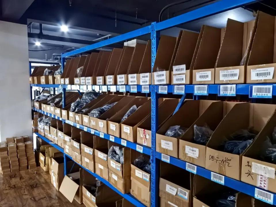 某地方电商企业仓库一景 观察者网摄