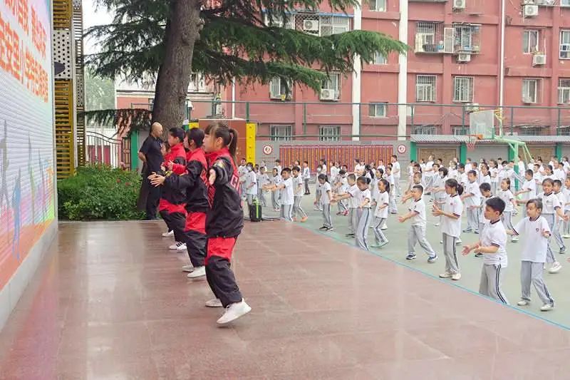 小苹果小学生体操版_小苹果的体操_小苹果广播体操视频中学版