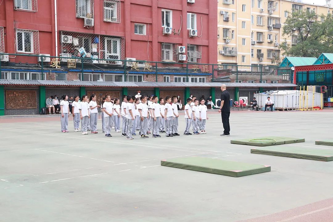 小苹果小学生体操版_小苹果广播体操视频中学版_小苹果的体操