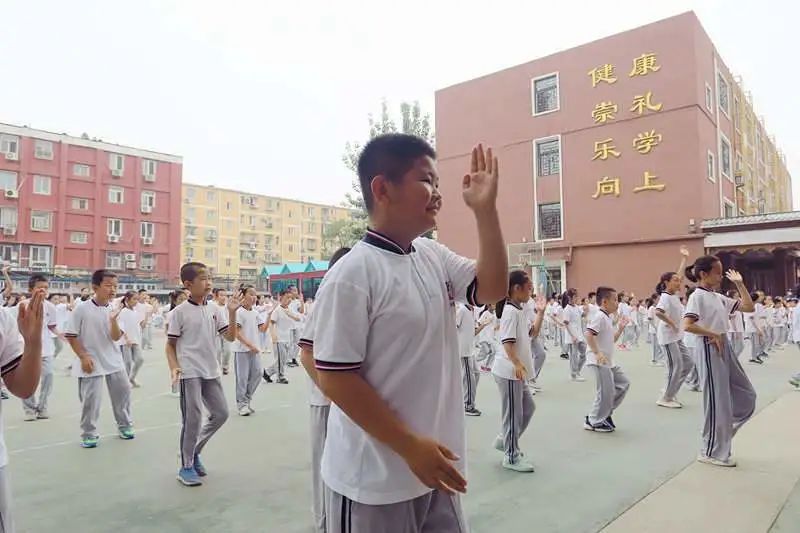 小苹果的体操_小苹果小学生体操版_小苹果广播体操视频中学版