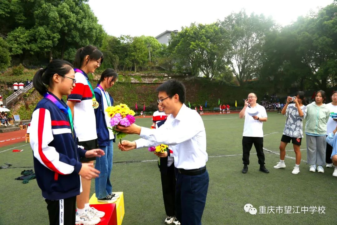 高中运动会方阵队形创意_高中运动会方阵入场解说词_高中运动会方队30秒