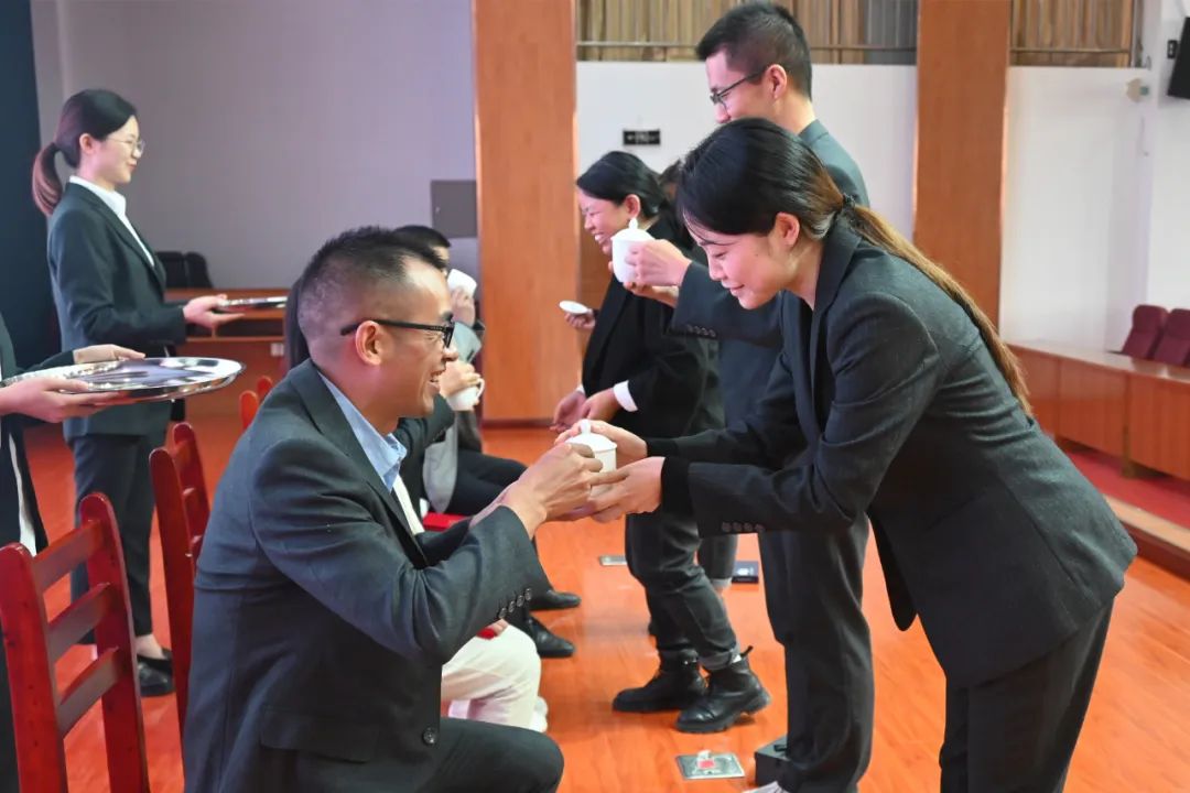 高中运动会方队入场词_高中运动会方队30秒_高中运动会方阵入场解说词