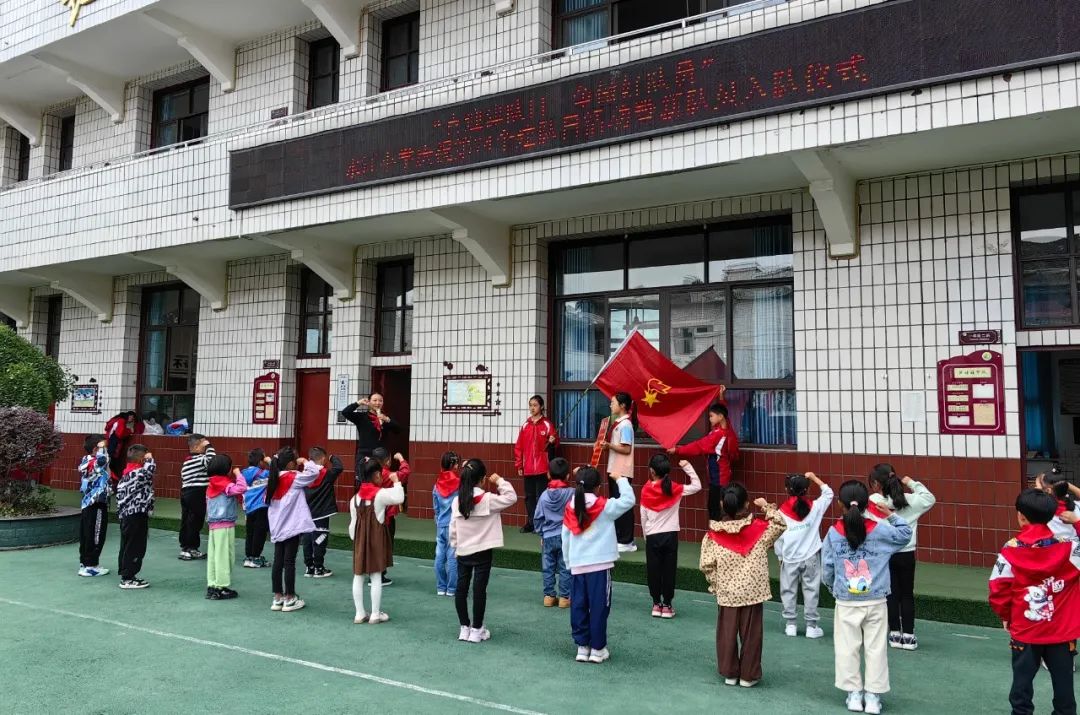 高中运动会方队入场词_高中运动会方阵入场解说词_高中运动会方队30秒