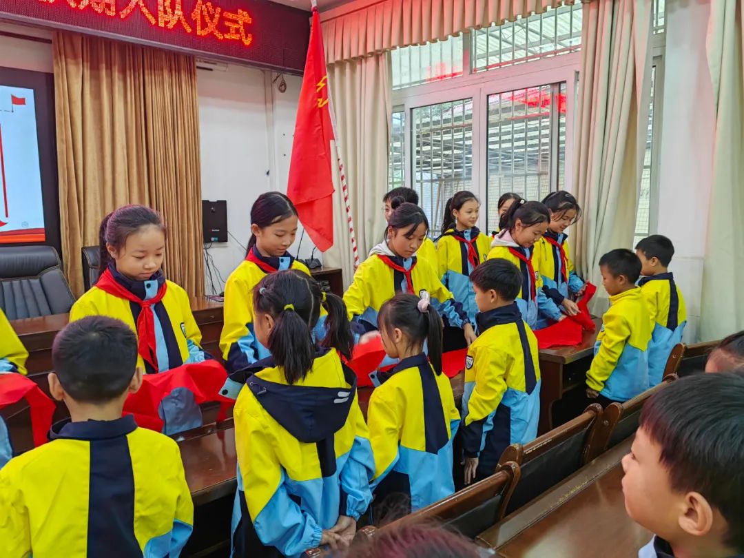 高中运动会方队入场词_高中运动会方队30秒_高中运动会方阵入场解说词