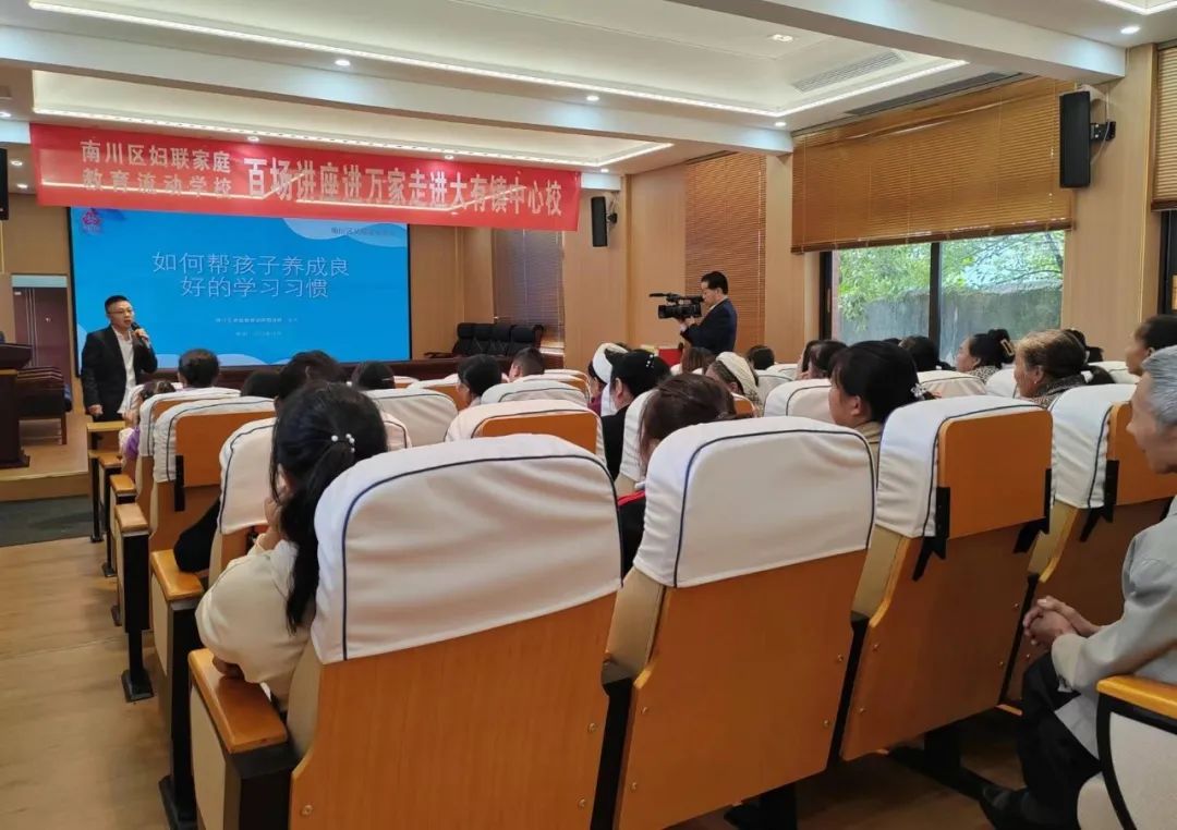 高中运动会方队入场词_高中运动会方队30秒_高中运动会方阵入场解说词