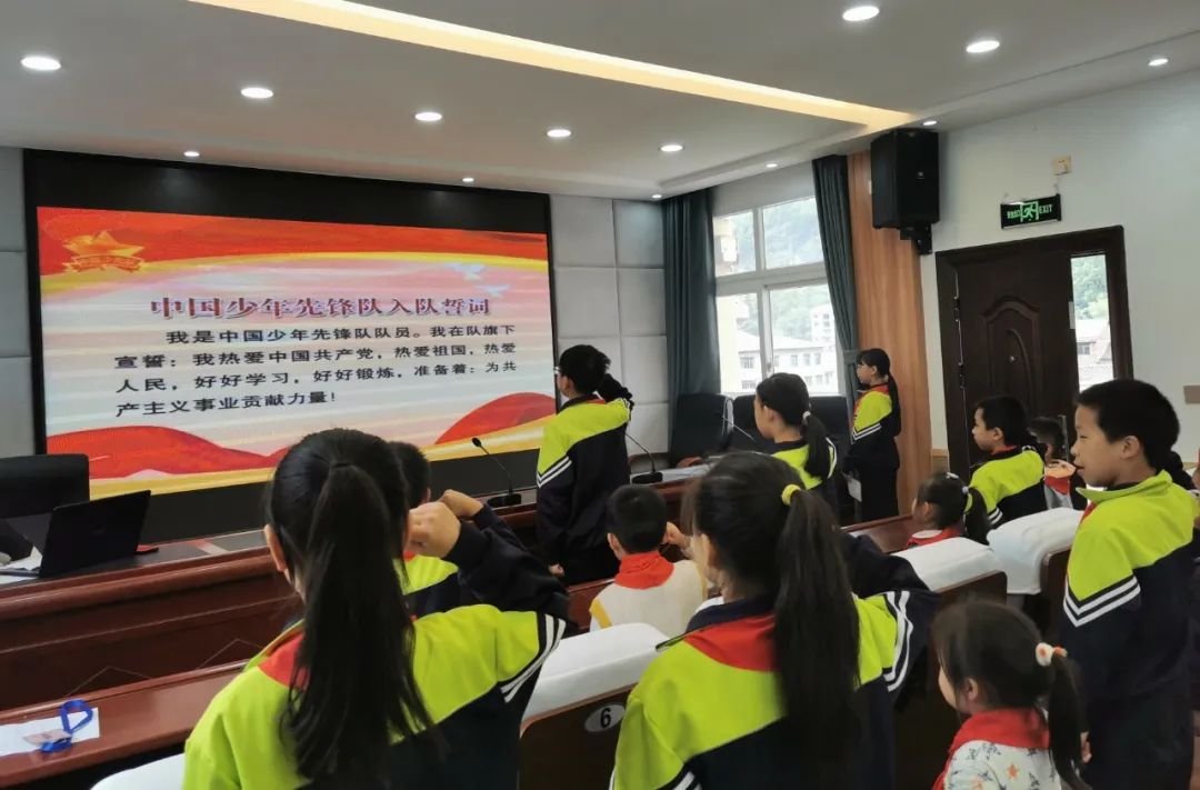 高中运动会方队30秒_高中运动会方阵入场解说词_高中运动会方队入场词