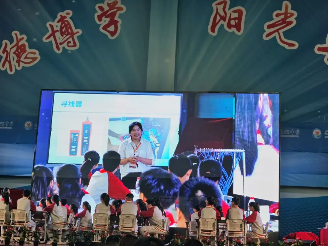 高中运动会方队入场词_高中运动会方阵入场解说词_高中运动会方队30秒