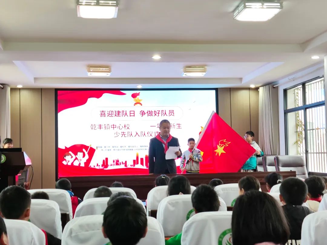 高中运动会方队入场词_高中运动会方队30秒_高中运动会方阵入场解说词