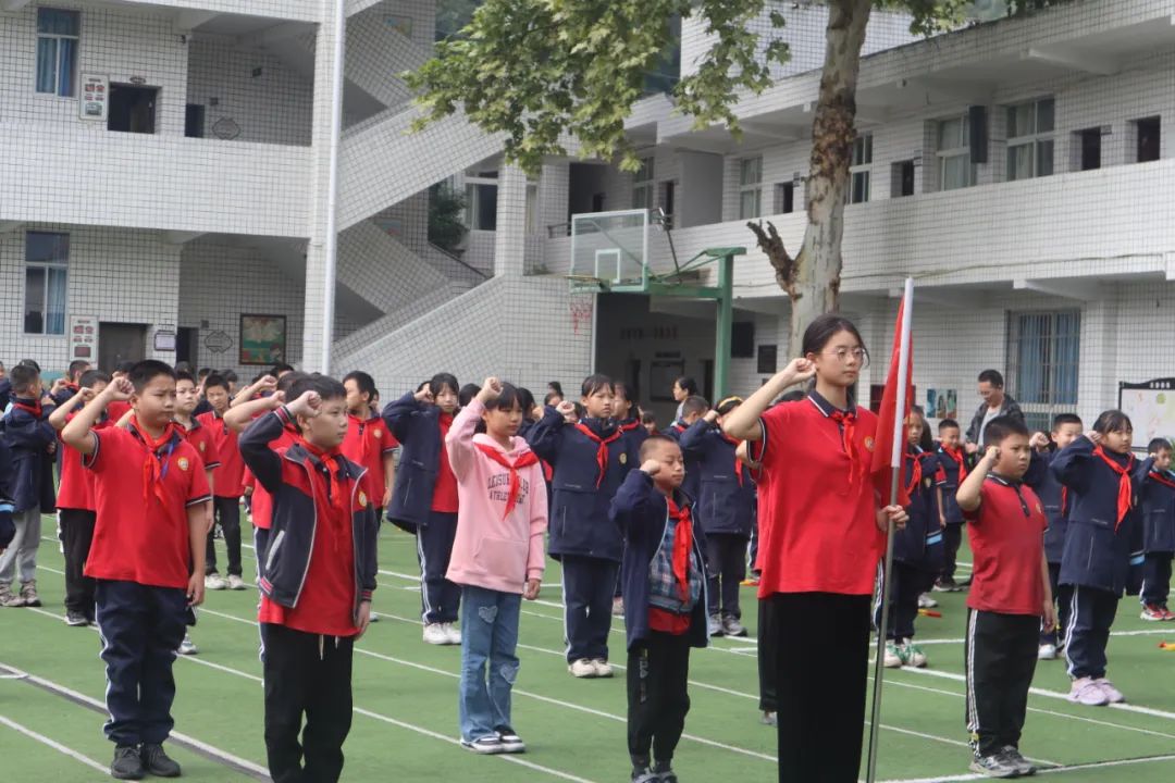 高中运动会方队入场词_高中运动会方队30秒_高中运动会方阵入场解说词