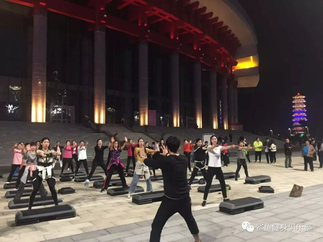 有氧收腹健身操视频_收腹有氧健身操_什么是收腹运动有氧操