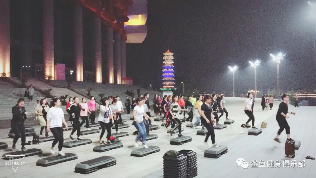 什么是收腹运动有氧操_收腹有氧健身操_有氧收腹健身操视频