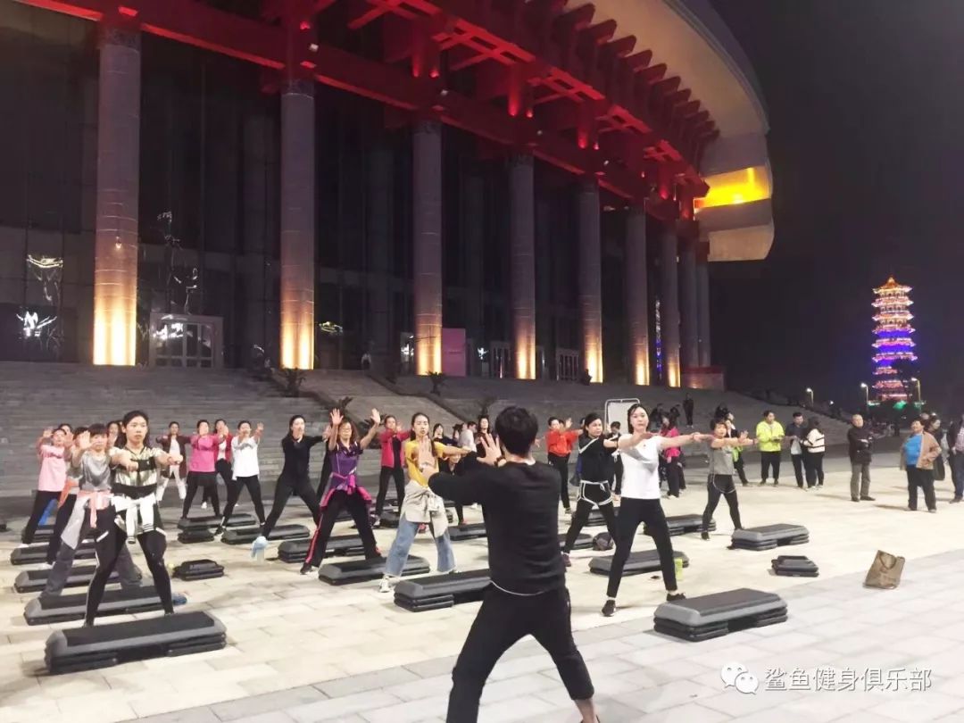 收腹有氧健身操_什么是收腹运动有氧操_有氧收腹健身操视频