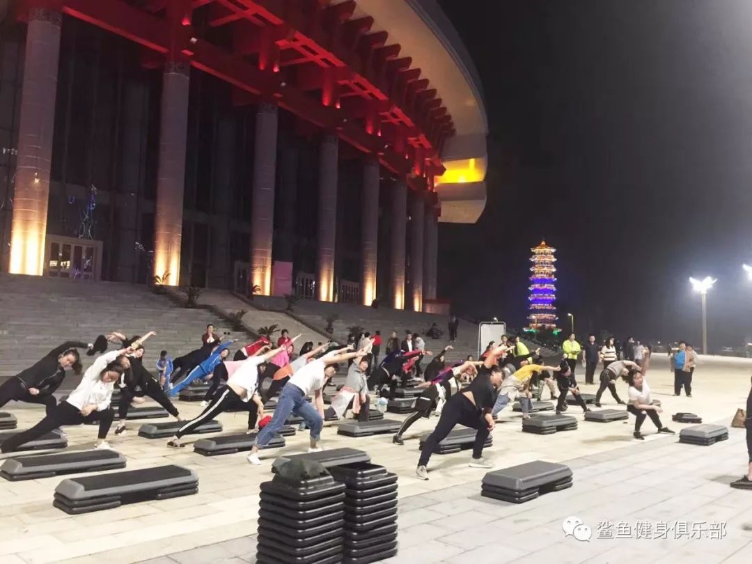 收腹有氧健身操_有氧收腹健身操视频_什么是收腹运动有氧操